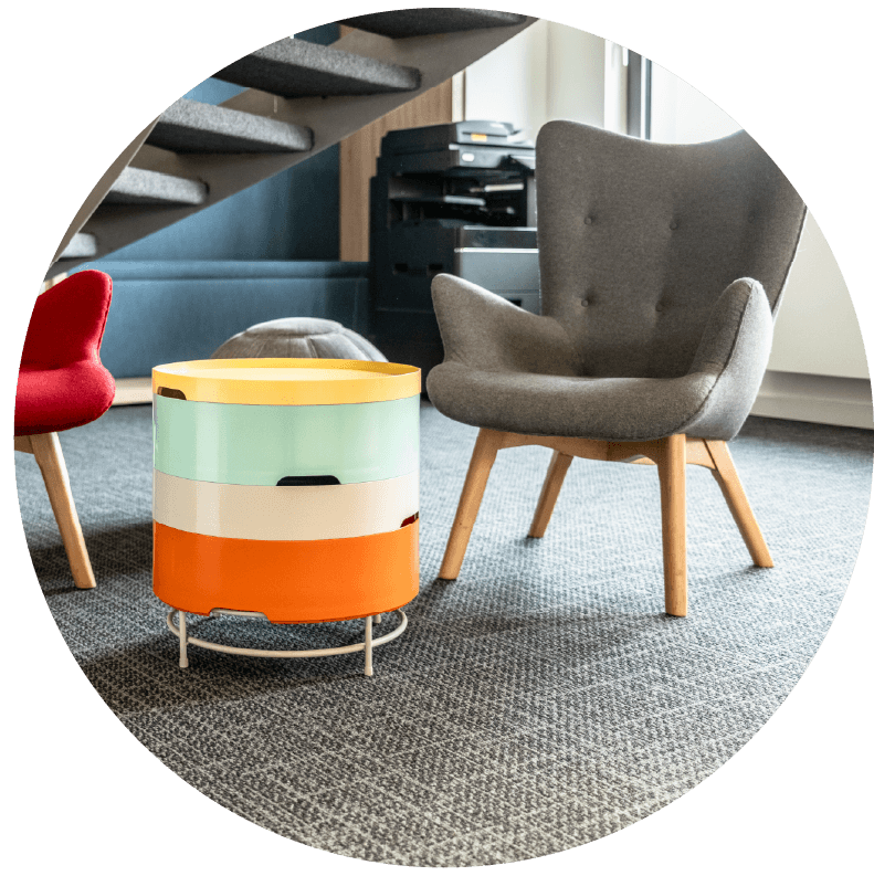 Sessel mit Beistelltisch